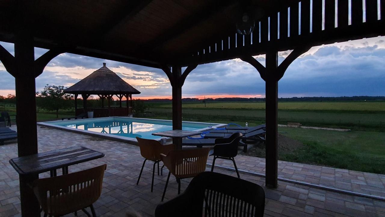 Tisza White House Bed & Breakfast Tiszaszolos Exterior photo