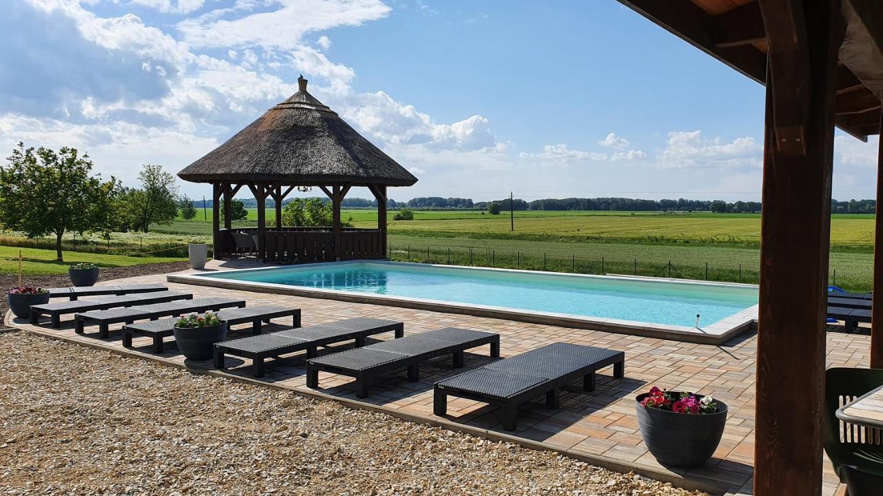 Tisza White House Bed & Breakfast Tiszaszolos Exterior photo