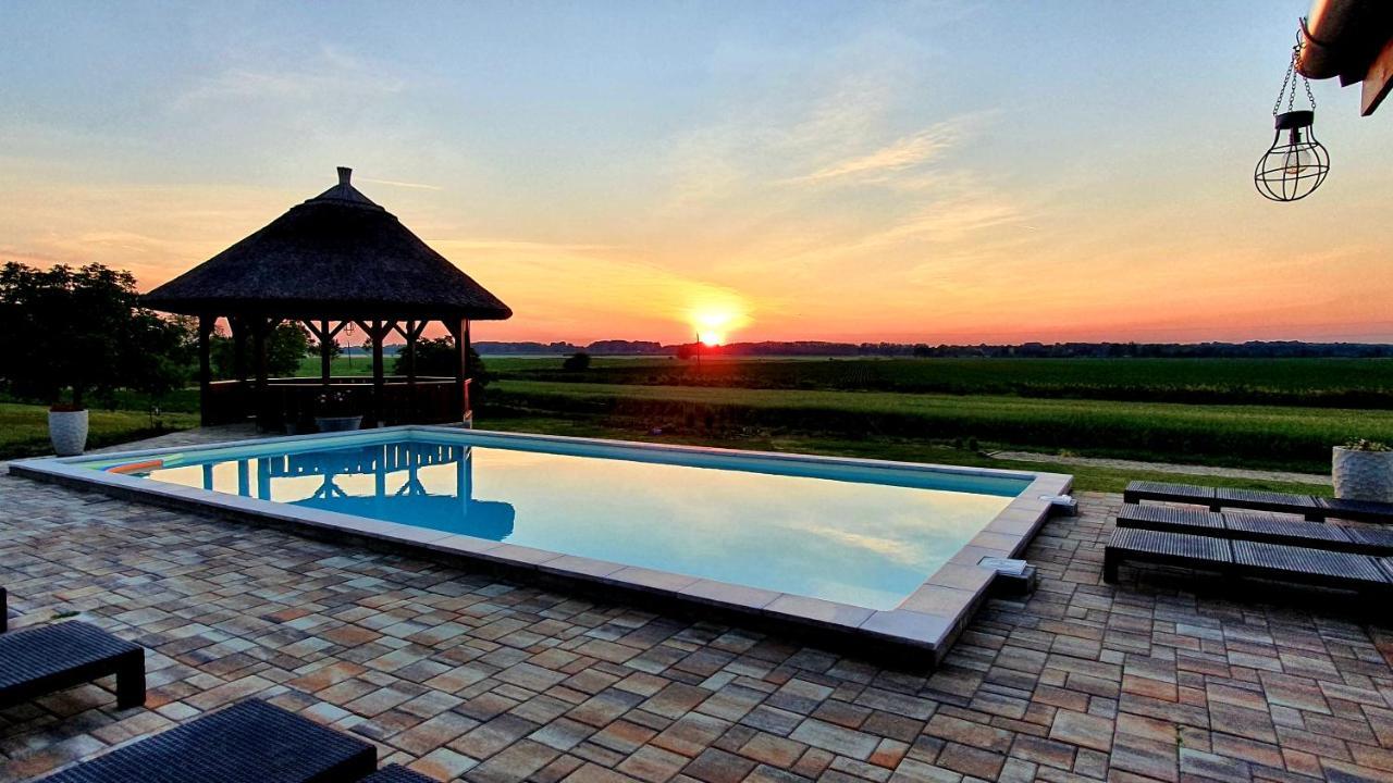 Tisza White House Bed & Breakfast Tiszaszolos Exterior photo
