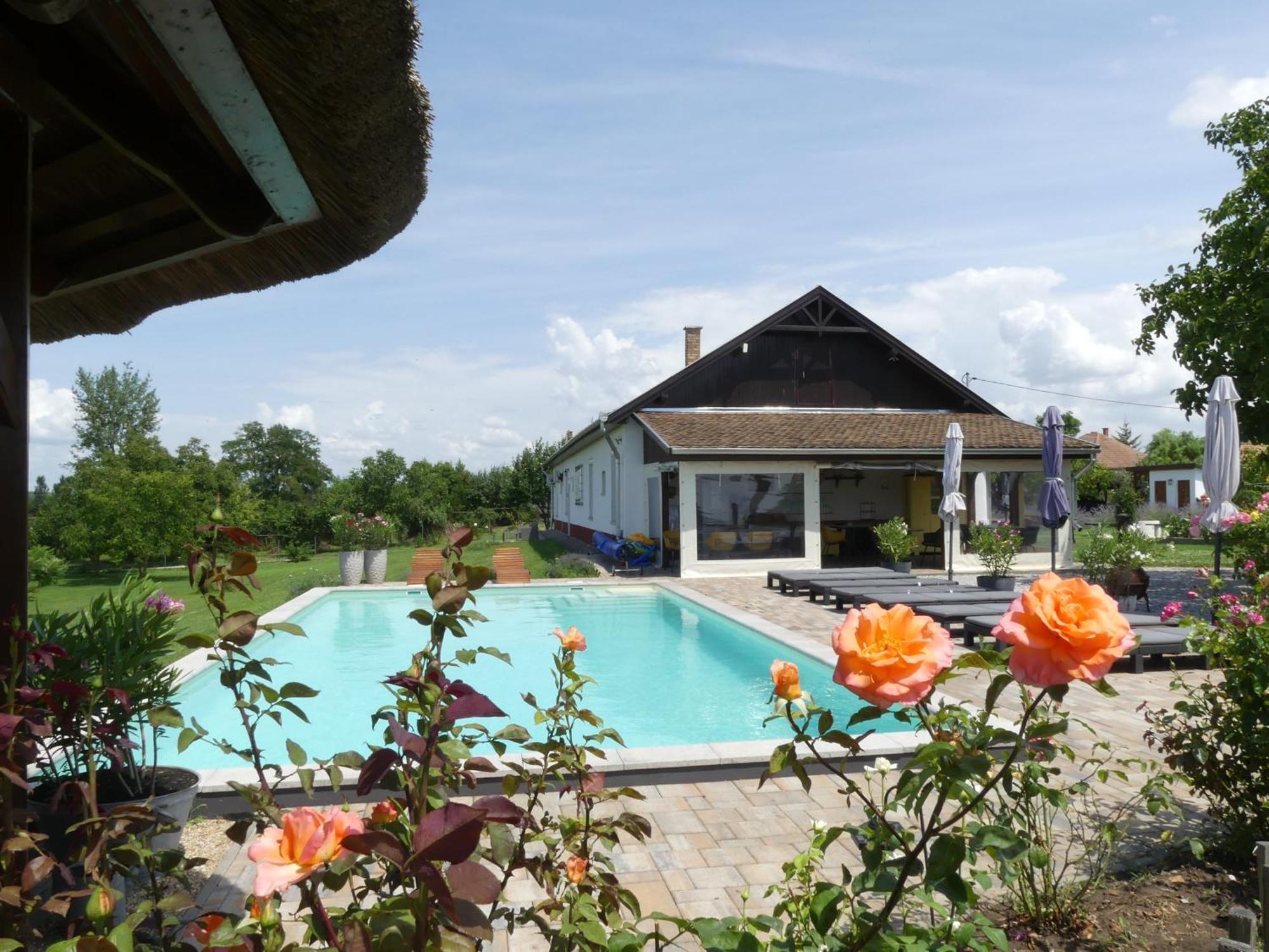 Tisza White House Bed & Breakfast Tiszaszolos Exterior photo